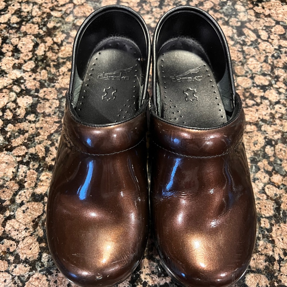 Dansko size 37. Brown/shimmery in color. GUC.
